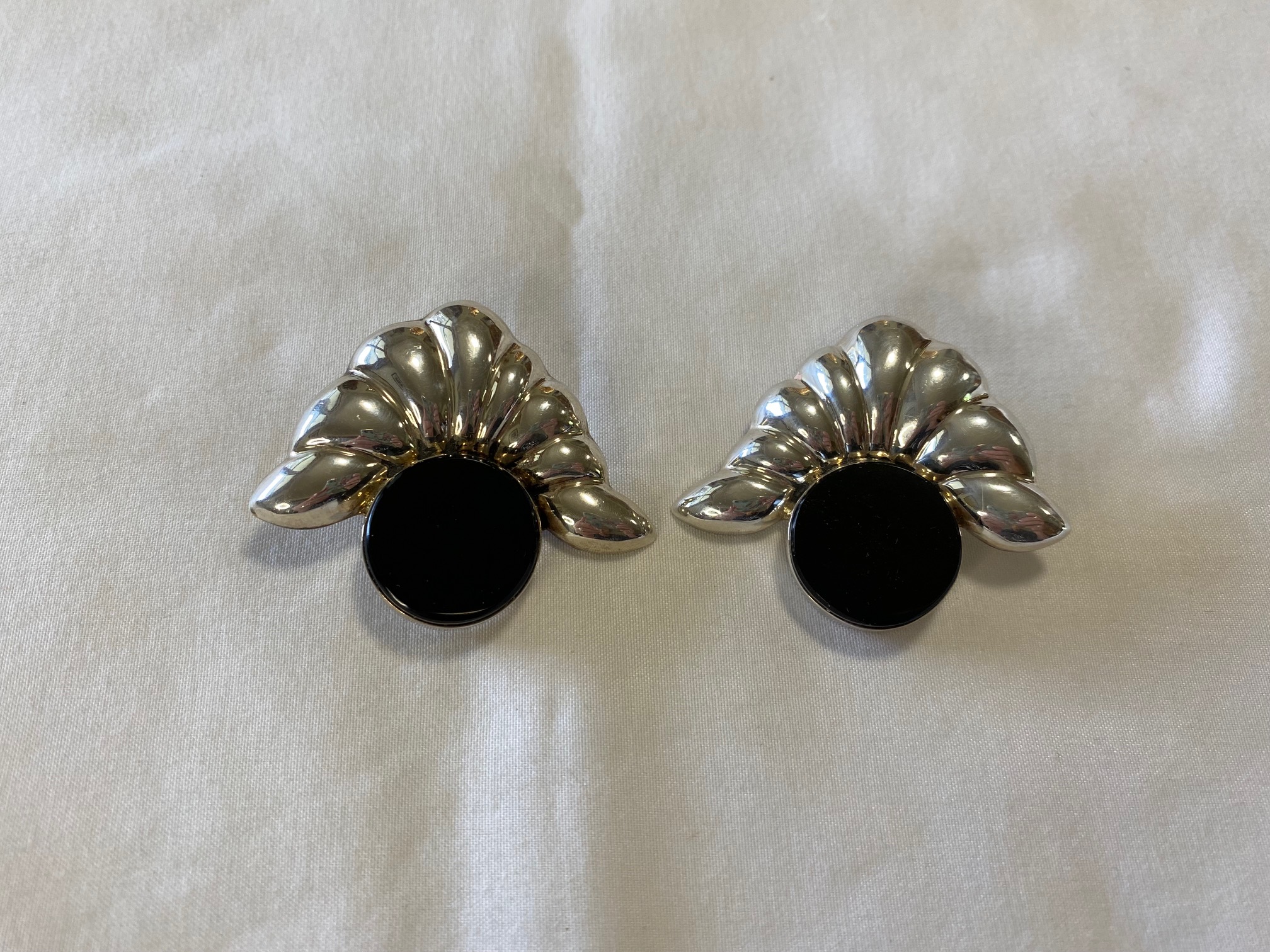 Vintage TL-41 Mexican 925 Silver and Onyx Clip-on Earrings