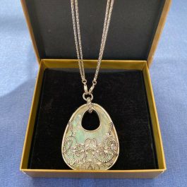 Beautiful Vintage Monet Pendant With Chain