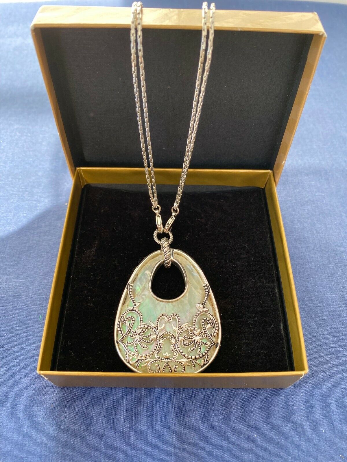 Beautiful Vintage Monet Pendant With Chain