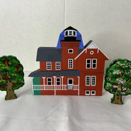 Roger’s Houses Collectable Shelf Sitter Farmhouse w/2 Trees
