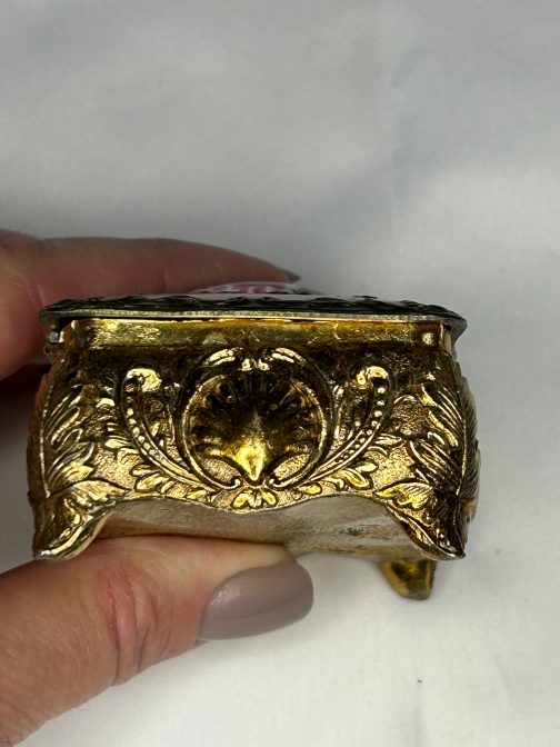 Antique Dealers In The Berkshires, Antique Shops In The Berkshires, Antiquing In The Berkshires, Antiques Great Barrington MA, Antiques Sheffield MA, Antiques Lee MA
